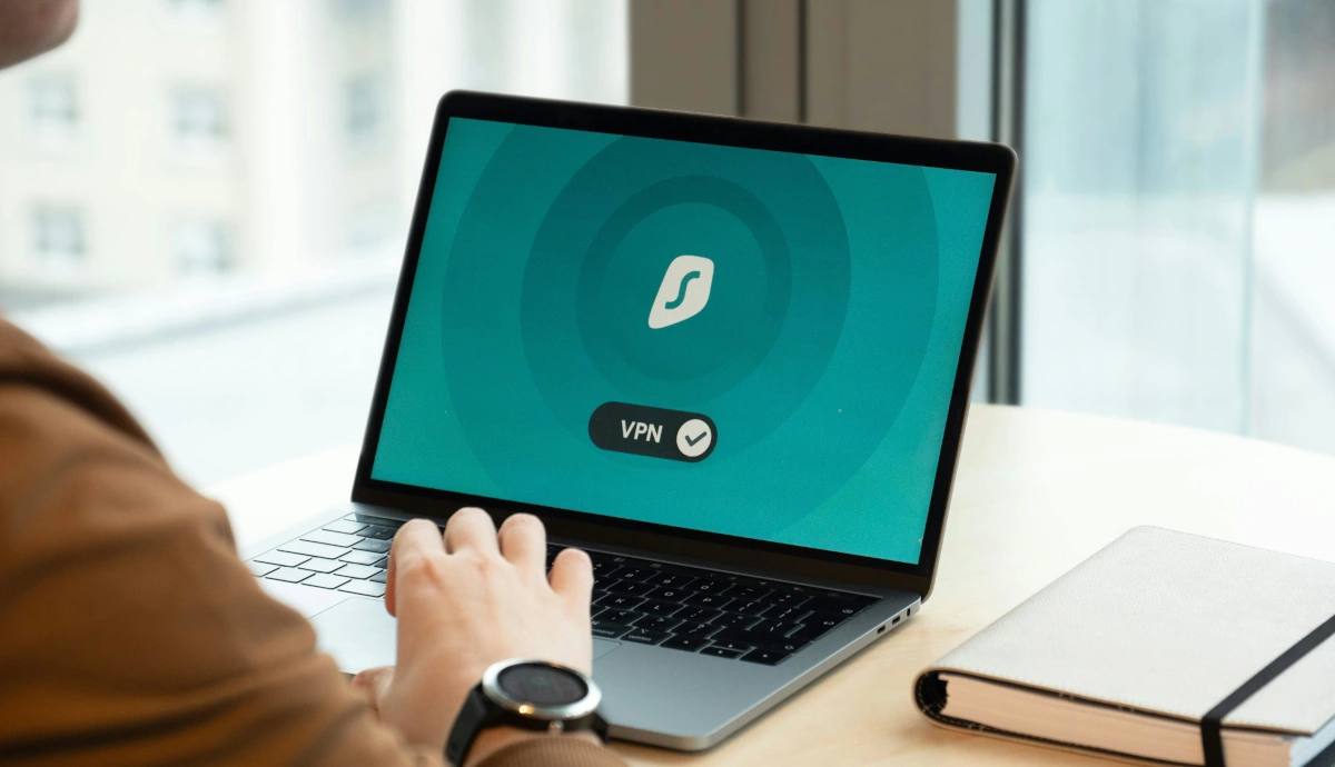 W jaki sposób VPN zwiększa bezpieczeństwo przy zakupach online baner